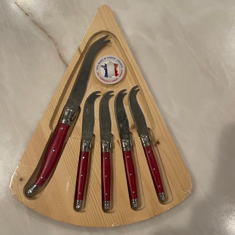 LAGUIOLE DE TABLE FRANCE
CHEESE SERVICE SET OF 5 KNIVES
RED STAINLESS NIB